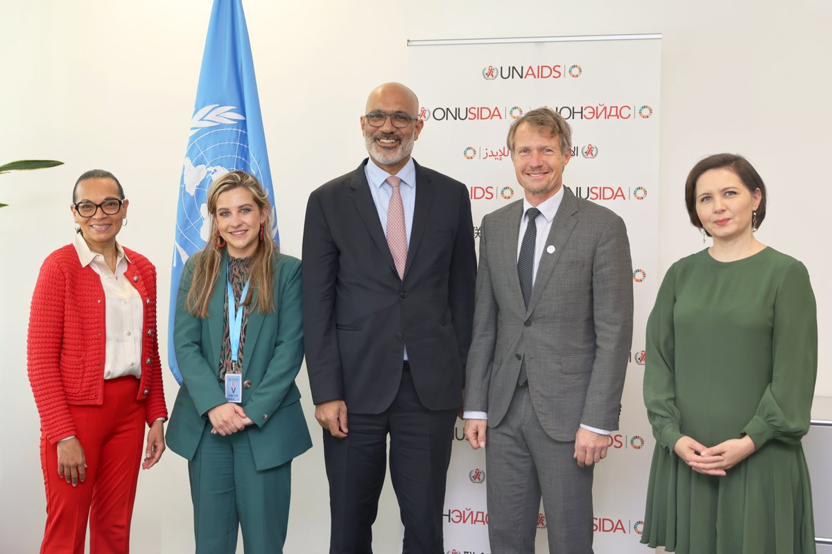 Proud to welcome Peter Derreck Hof, Dutch Director for Social Development @DutchMFA & Ambassador for gender equality, for his 1st visit to UNAIDS. Thank you 🇳🇱 for the strong political leadership, prioritizing rights, communities & people-centered efforts to #endAIDS by 2030.