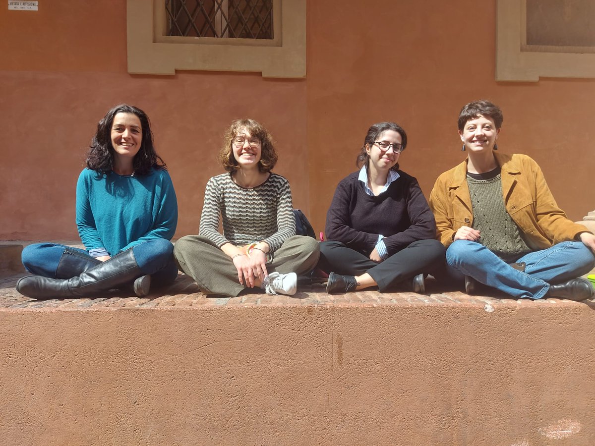 Abstraction Project ERC-StG (@abstraction_erc) on Twitter photo Impromptu cross legs pic, after lunch, in the sun. At Lilec, Dep of Modern Languages, <a href="/Unibo/">Università di Bologna</a>.
@MariannaBolog <a href="/claudia_collac/">Claudia Collacciani</a> <a href="/AdeleLoia/">Adele Loia</a> <a href="/CaterinaVillan8/">Caterina Villani (she/her)</a> Impromptu cross legs pic, after lunch, in the sun. At Lilec, Dep of Modern Languages, <a href="/Unibo/">Università di Bologna</a>.
@MariannaBolog <a href="/claudia_collac/">Claudia Collacciani</a> <a href="/AdeleLoia/">Adele Loia</a> <a href="/CaterinaVillan8/">Caterina Villani (she/her)</a>