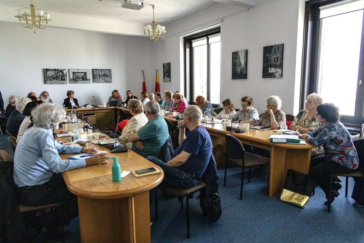 Za nami 7. posiedzenie Warszawskiej Rady Seniorów. Cieszę się bardzo, że Warszawska Olimpiada Seniorów budzi tak duże zainteresowanie środowiska seniorów, a aktywność sportowa uznawana jest za jeden z istotnych priorytetów wsparcia seniorów i seniorek. Potwierdzili to seniorzy i…