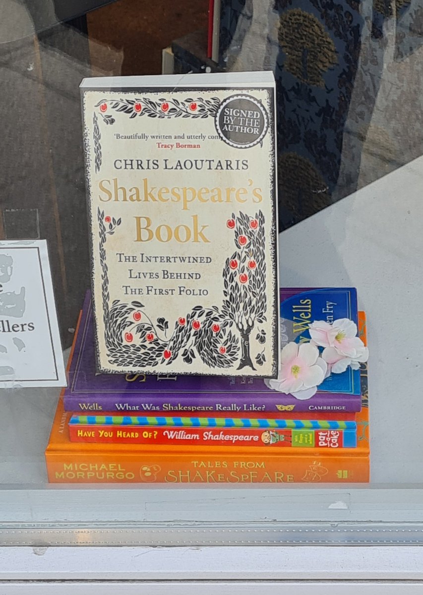 I loved signing copies of SHAKESPEARE’S BOOK (@WmCollinsBooks) at the stunning @SUAWaterstones!! Thanks so much to Lily Prohaska and all the staff!! Get your copy at the heart of Shakespeare’s Stratford! Also love the nice touch of adding the flowers to the window display!! 📚 🌸