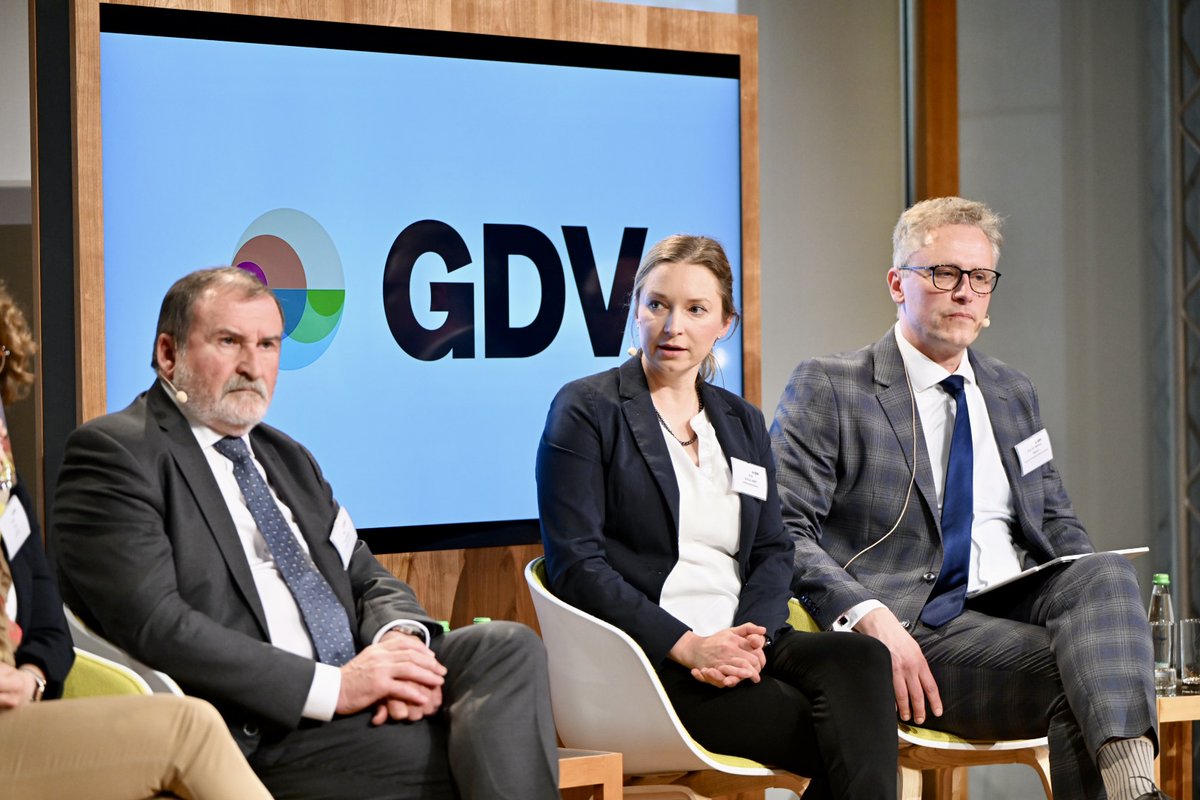 Die #bAV ist der Hidden Champion der #Altersvorsorge. Doch bei der Verbreitung treten wir auf der Stelle. Es braucht Lösungen neben dem #Sozialpartnermodell. Danke für die Diskussion! @_anja_schulz Beate Petry @basf Max Straubinger @cducsubt Mathias Ulbrich @HS_Schmalkalden