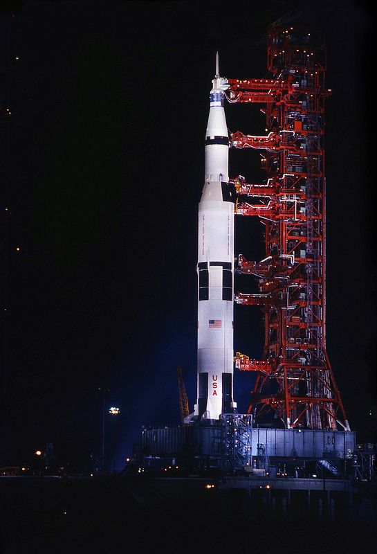 “Guidance is internal”

Many people familiar with the #SaturnV and the #Apollo might recall these three words pronounced by Jack King - then Chief of Public Information at Cape Canaveral - mere seconds before #Apollo11 lifted off.

What did it mean? A long 🧵