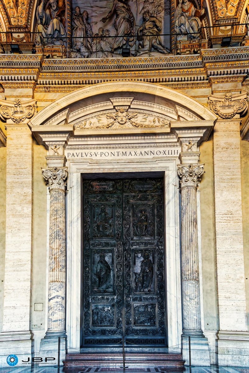 Truly massive door in the Vatican...

#AdoorableThursday #NoContextDoors #DailyDoor #Vatican #Rome #Travel