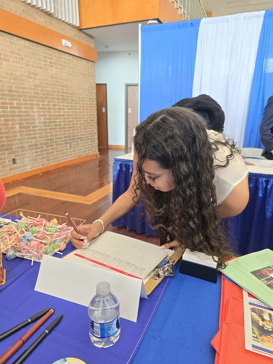 DRMMD2015's tweet photo. What a great opportunity! @PeekskillCSD making history and connections at the campus of @HowardU School of Education Career Fair. There were 77 Schools in attendance and we were 1 of 4 from the State of NY! @PeekskillCSD_HR we are #PEEKSKILLPRIDE #PEEKSKILLSTRONG @DrMauricio https://t.co/NC8PG5LCBW