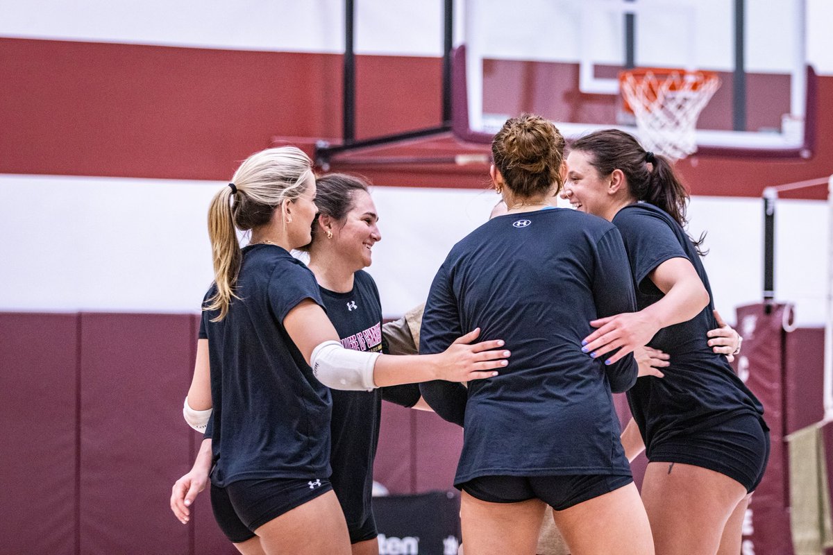 All smiles this spring!

#TheCollege 🌴🏐