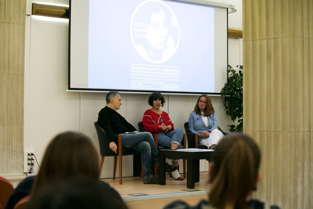 🕊️ Companys, amics i familiars destaquen el llegat de Pilar Heras en la tercera jornada d’homenatge organitzada al @cejfe. 🤝 Heras fou directora d’Execució Penal a la Comunitat i Justícia Juvenil i va impulsar la perspectiva de gènere amb vocació transformadora.