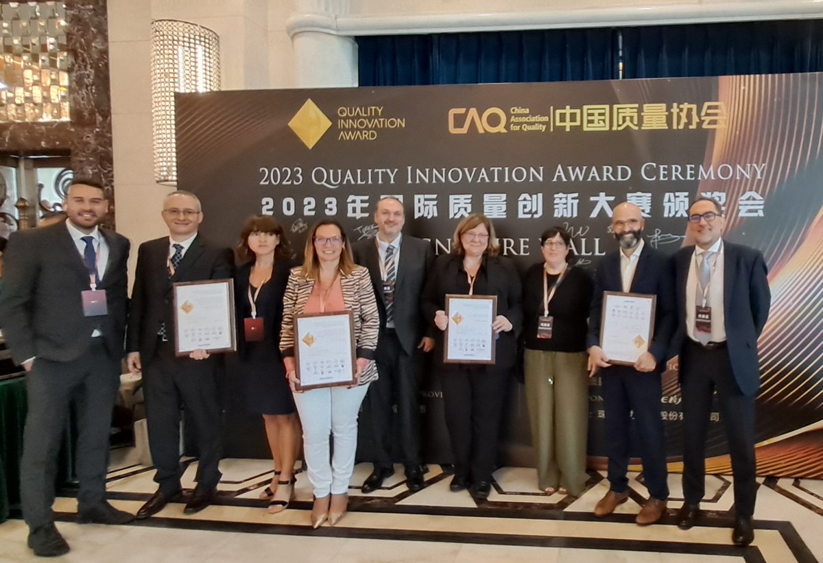🗞 Buenas noticias de Zhuhai (China), en la gala de los #PremiosQIA a la #Innovación. 🏅Dos entidades aragonesas han obtenido sendos premios Prize: @aitiip -categoría de Innovación de economía circular y huella de carbono cero- y @Zeulab -Innovación en pymes-. 👏🏻 ¡Enhorabuena!