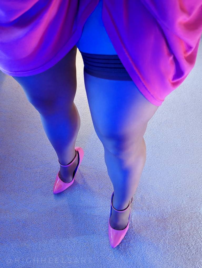 HighHeelsArt's tweet photo. Chilling
#highheels #highheelpumps #heels #pinkpumps #pinkdress #stockingtops #talons #tacones #tacchi #stilettos #stilettoheels #stilettopumps https://t.co/LwOGbkHQcu