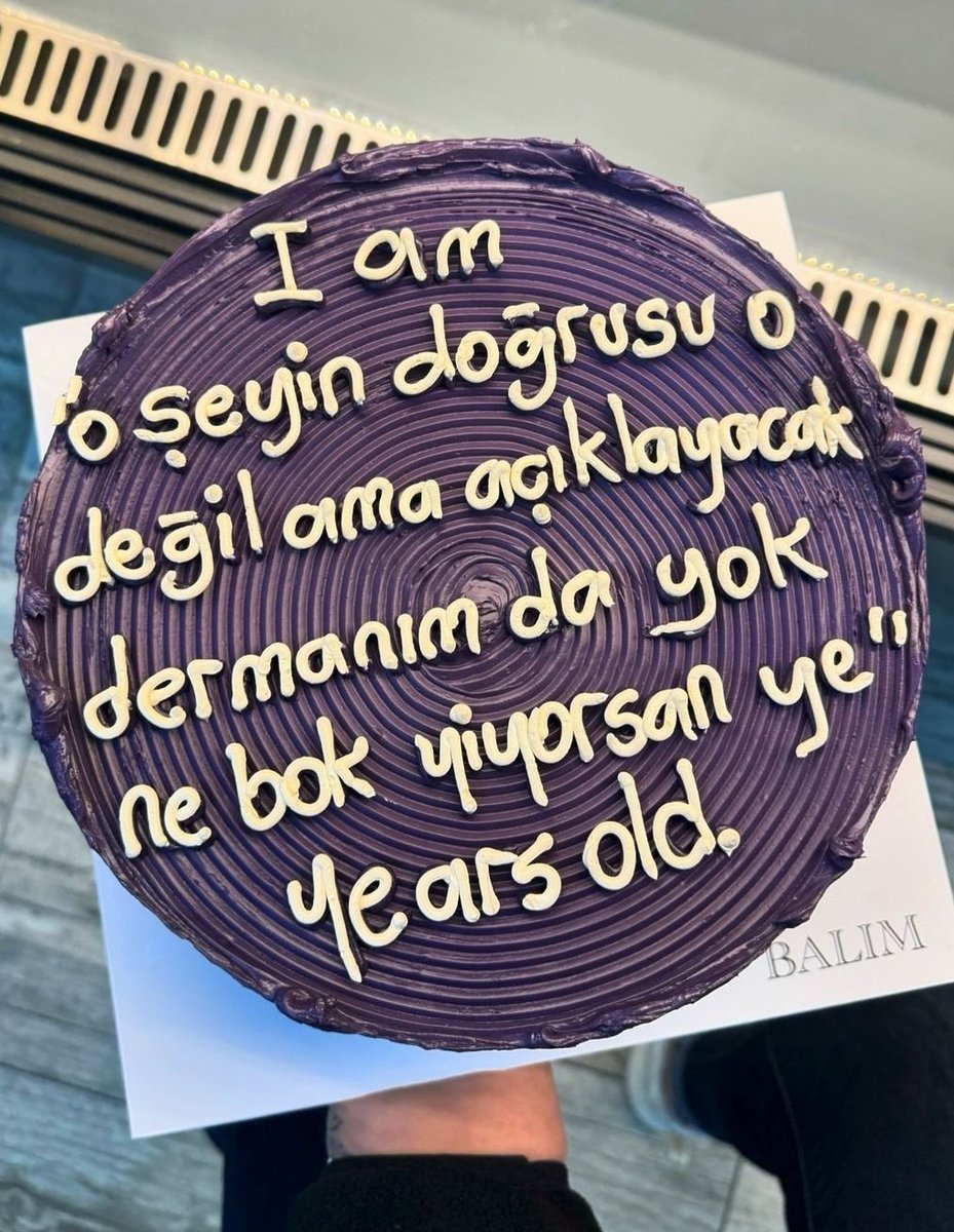 Bir tivitimin tahta kaşığa basılmasını henüz geçebilen bir saçmalık yaşamadım ama keşke bir dilim yollasaysınız babuşka. Neyse ellerinize sağlık umarım meyvelidir.