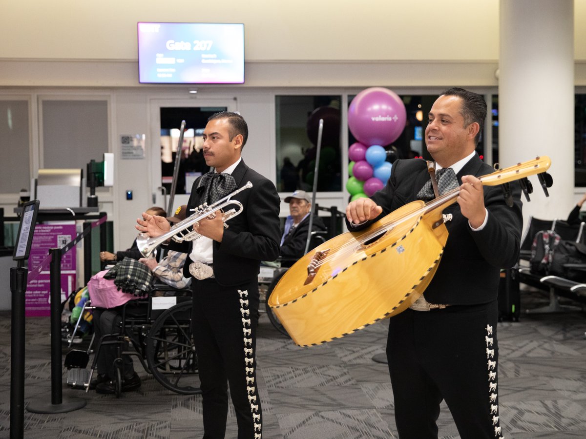 Party time at Ontario International Airport as Volaris marks 10-year anniversary! Read more about this celebration in our press release! bit.ly/3xqm1RU