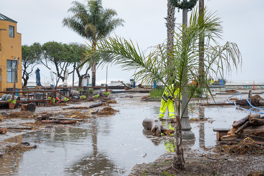 A new prediction method fueled by an MIT-derived algorithm developed by Professor Themis Sapsis and his colleagues helps forecast frequency of extreme weather. Image: iStock mitsha.re/2bHa50R9sL6