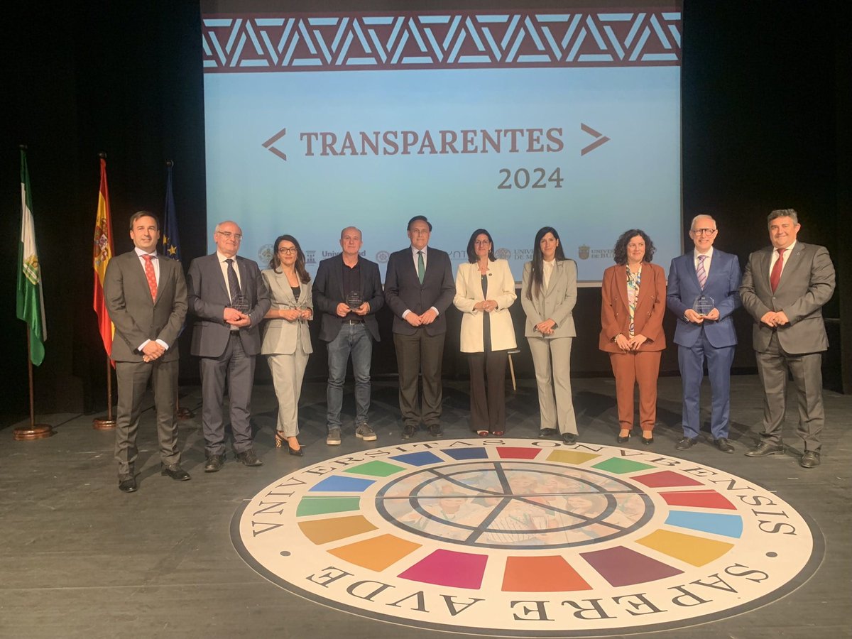 GoValladolid's tweet photo. #GoValladolid  #noticias🏆La Universidad de Valladolid en el podio de la transparencia
La plataforma @Dyntra_org ha reconocido a las tres universidades más transparentes de España entre las que se encuentra la Universidad de Valladolid.
#Transparencia #universidades 
#españa https://t.co/lpi3OKI3GG