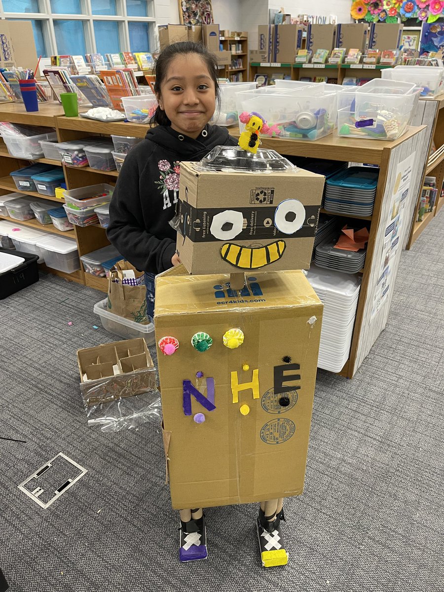 This amazing 5th grade student made “Bob” the NHE robot! Might have to make it the new @NHVoyagers mascot! #EveryKidEveryDay #NHVoyagers
