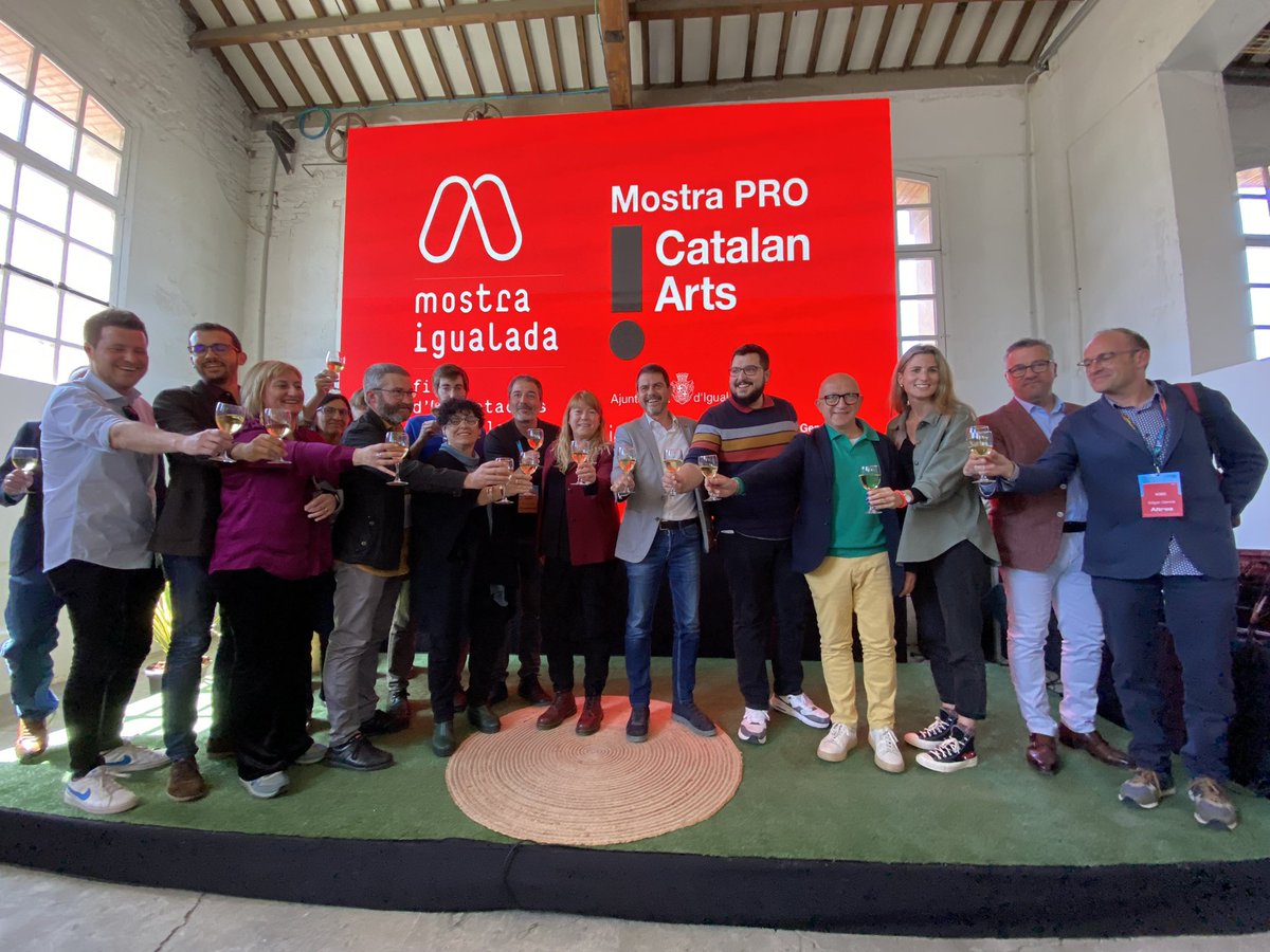 mostraigualada's tweet photo. @icec_cat @catalanarts Benvinguda institucional, parlaments i brindis inaugural  

A càrrec de Ramon Giné,  director artístic, Pau González, president delegat de l'Àrea de Cultura de la @diba, @natalia_garriga, consellera de @cultura_cat i @marccastells, alcalde d'Igualada 

#MostraPRO https://t.co/ASSIhOBxNM