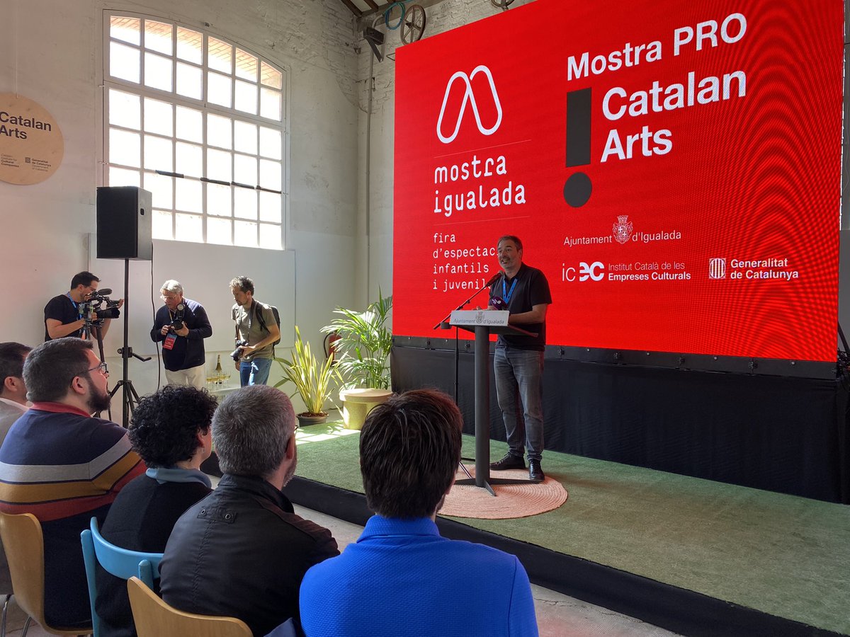mostraigualada's tweet photo. @icec_cat @catalanarts Benvinguda institucional, parlaments i brindis inaugural  

A càrrec de Ramon Giné,  director artístic, Pau González, president delegat de l'Àrea de Cultura de la @diba, @natalia_garriga, consellera de @cultura_cat i @marccastells, alcalde d'Igualada 

#MostraPRO https://t.co/ASSIhOBxNM