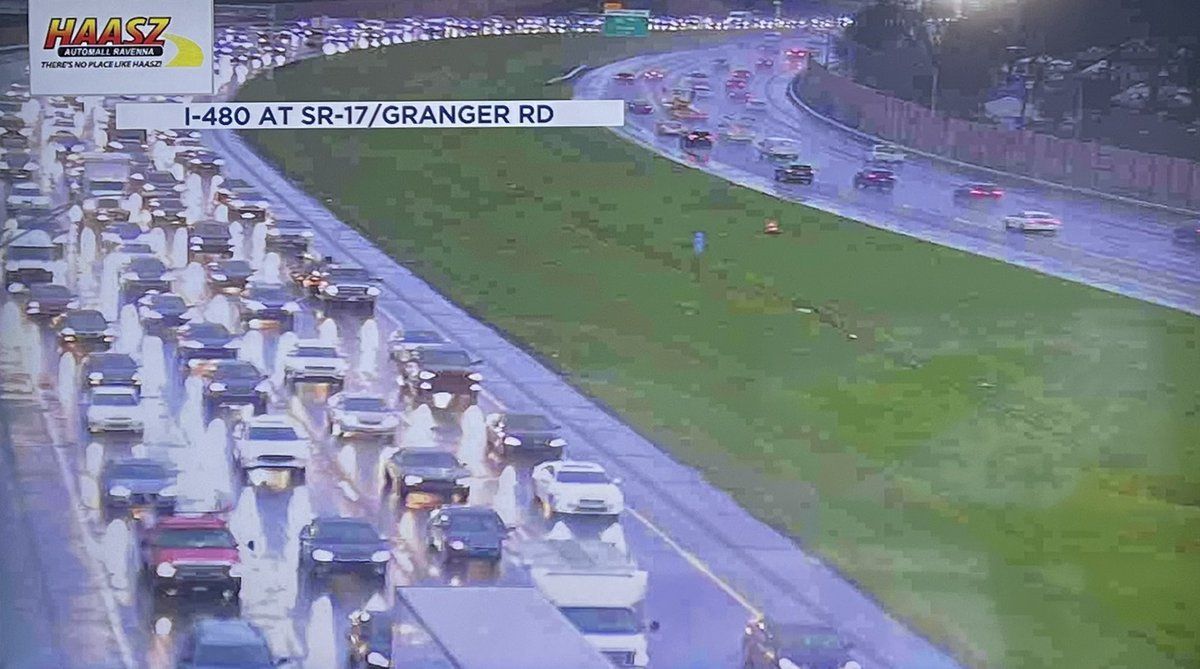 tarynreports's tweet image. I-480 EB Right lane blocked after Broadway Ave/SR-14. Jammed from I-77 #Cuyahoga County #MapleHeights #GarfieldHeights #Cleveland #Traffic