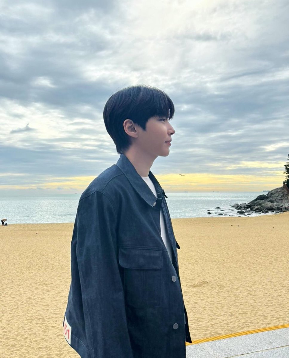 caffeinyoup's tweet photo. he literally said ——“i owned this profile” 😩🌸  #HwangInYoup https://t.co/csaMIURl9a