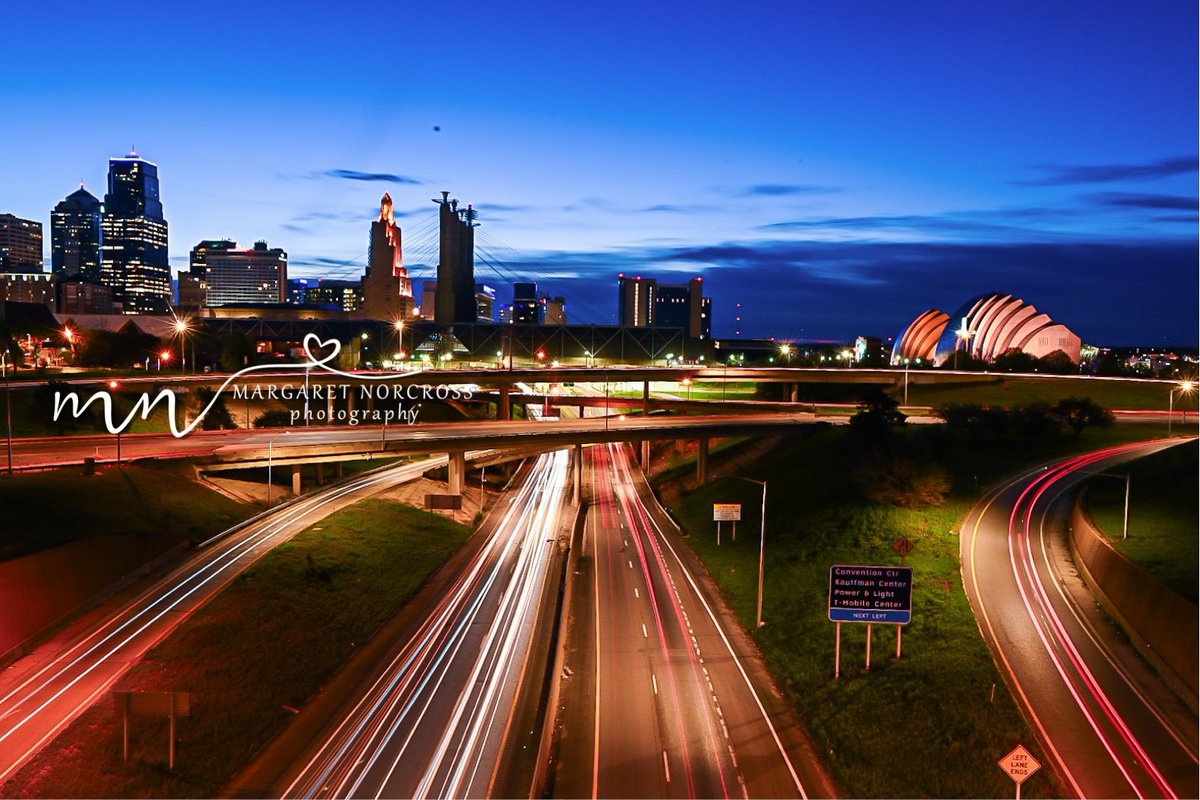 Blue skies early this morning. #kansascity #howwedokc #visitkc #lightstreaks #longexposure