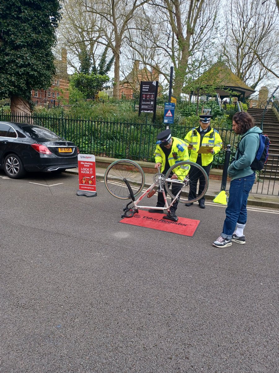 Bike Marking Event at Arnold Circus today from 1300 to 1500 hours, please come and register your bike. #weavers @mpsbethnalgreen