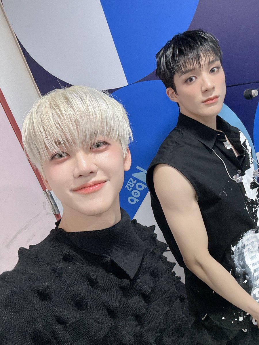 jamong1323's tweet photo. 🐱🐶 ㅠㅠㅠㅠㅠㅠㅠㅠㅠㅠㅠㅠㅠ https://t.co/6rEpO3HpXJ