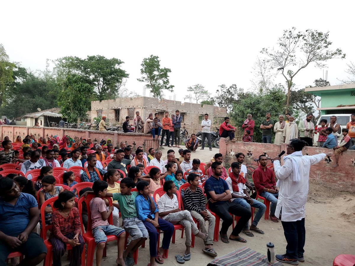 BikashKumar's tweet image. मधुबनी लोकसभा की तकदीर बदलने वाली है। सुस्त और मतलबी सांसद अशोक यादव का उल्टे पांव भागना तय है। बेनीपट्टी प्रखंड के भगवतीपुर गांव में इस विशाल जनसभा में ये तय हो चुका है। बिकाश कुमार को वोट देने के लिए जनता मूड बना चुकी है
#bikashkumar
#bikashkumarmadhubani
#loksabha2024…