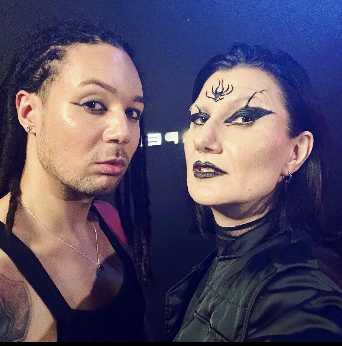 A fierce selfie after the show with the wonderful Emke from @Black_Nails 🖤