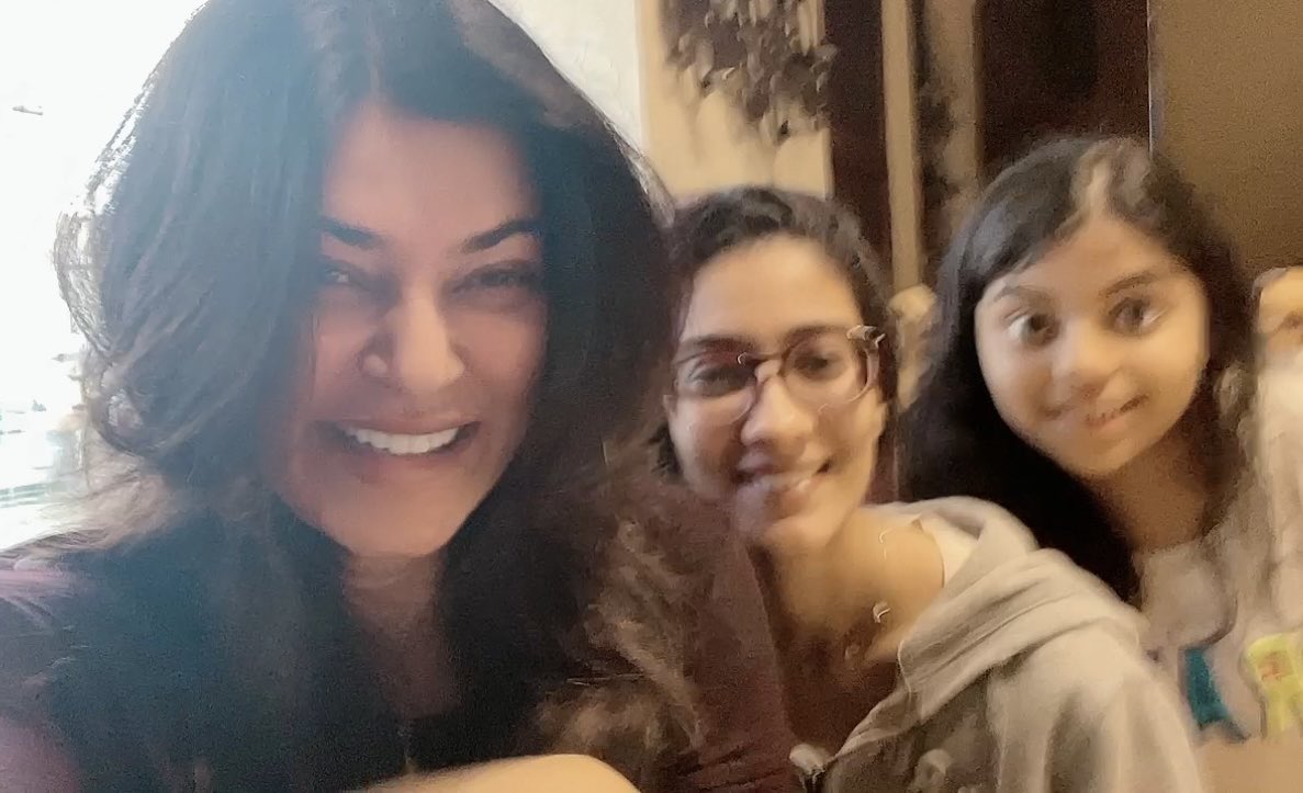 Eid Mubarak to you & all your loved ones!!!😁😍❤️💃🏻 May our world always celebrate the power of prayer & the divinity in goodness!!! A collective Eid hug from Alisah, Renée & yours truly 🤗😇💃🏻 Aapki Dua Qabul Ho!! 🙏 I love you guys beyond!!! #duggadugga 🥰❤️🎶