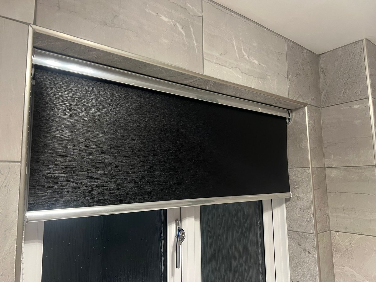 By adding a Cassette to your Roller Blinds, we believe just finishes the look and takes your Blind to another level of sophistication. Our Customer opted for a Chrome frame alongside a Gemini bottom bar, so you can really make your Blind stand out from the crowd.