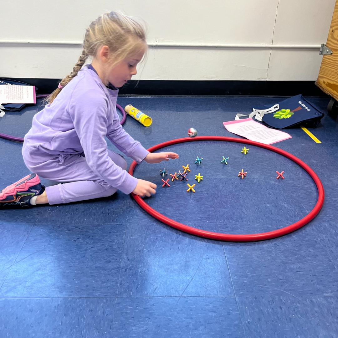 💫 Little hands hard at work! Our kindergarteners are mastering their fine motor skills with creativity and focus. From coloring inside the lines to cutting with precision, they're building the foundations for future success! 🎨💫 #OneOakwood