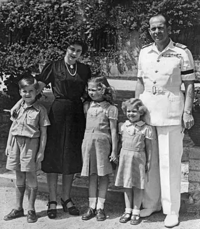 King Paul I, Queen Frederica and their children, Constantine II of the Hellenes, Queen Sofia of Spain and Princess Irene of Greece.

#greekroyalfamily