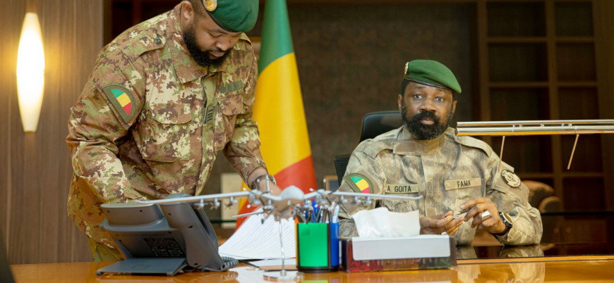 🔴 Mali askeri cuntası, tüm siyasi partilerin ve sivil toplum kuruluşlarının faaliyetlerini yasakladı.