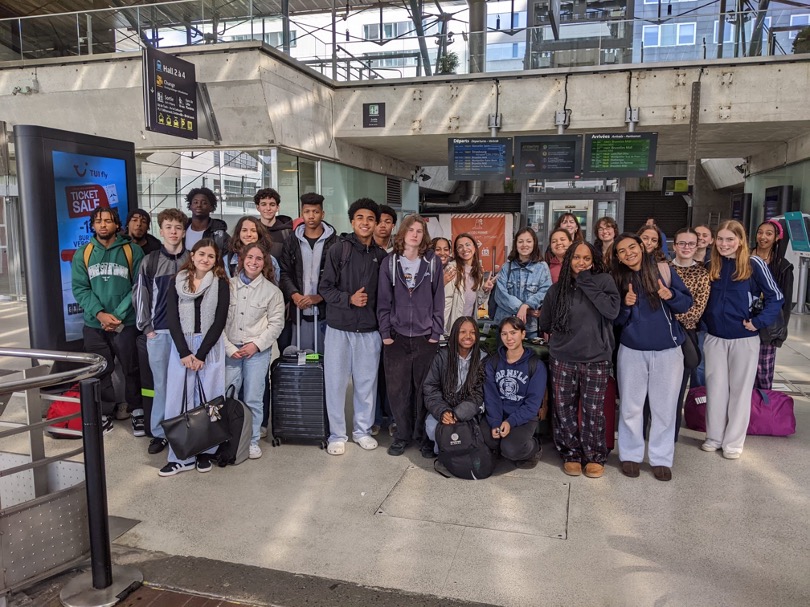 Bonjour from France! 🇫🇷 Students on our third Voyager Exchange Trip are connecting with students at Lycée Louis Pasteur, our partner school in Lille. They will visit the Palais des Beaux-Arts 🏰, take a cooking class, and explore Brussels before they return home