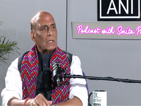 ani_digital's tweet photo. Rajnath Singh offers assistance to Pakistan to combat terrorism
Read @ANI Story | https://t.co/TvNTiWYZDz
#RajnathSingh #Pakistan #combatterrorism https://t.co/gSJafZMAI2