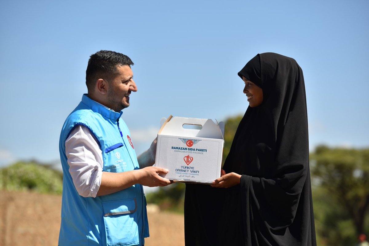 DiyanetVakfi's tweet photo. Türkiye Diyanet Vakfı, Ramazan’da 2 milyonun üzerinde kişiye yardım ulaştırdı

Türkiye Diyanet Vakfı, Ramazan ayı içerisinde Türk milletinin emaneti olan yardımları yurt içi ve yurt dışında toplamda 2 milyon 46 bin ihtiyaç sahibine ulaştırdı.

https://t.co/05B09IjA0Z

Karde��lerini Unutma #BeklenenSensin