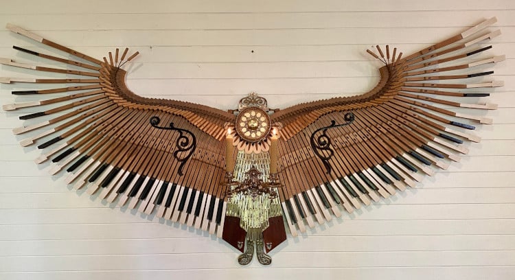 Artist Gives Vintage Pianos a Second Life by Turning Them Into Sweeping Phoenix Sculptures mymodernmet.com/david-cox-pian… #Sculpture #davidcox