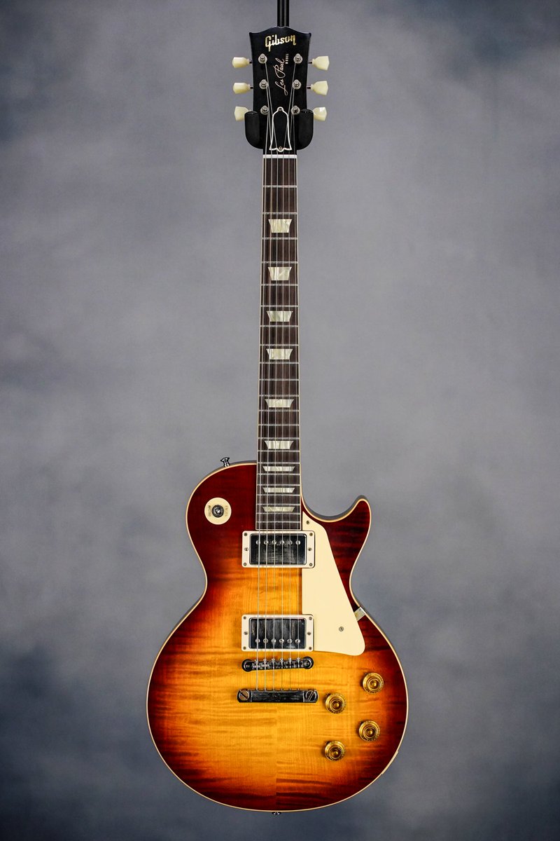 Sharing some dream guitars!!! This is an R9 Gibson Les Paul in Factory Burst!! #guitars #Blues #rocknroll #music #Gibson #notmineyet #thursdayvibes