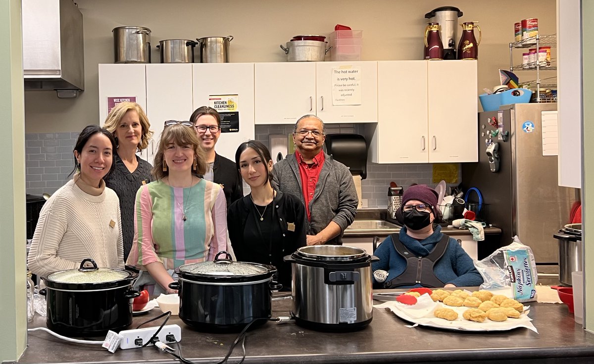 It was a pleasure to join my colleague @Mary_Lou_Roe & the City's READI (Reconciliation, Equity, Accessibility, Diversity & Inclusion) team to serve lunch the made for students at @UWIndig. Continued thanks for @amysmoke1 & Bangishimo for advocating for this staff team!