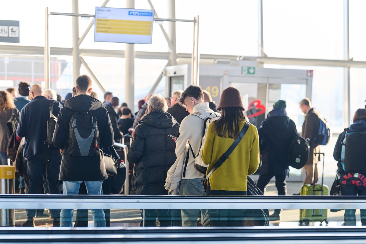 March recorded more than 1.7 million passengers at #brusselsairport (+9% vs March 2023). ✈ The total amount of #cargo carried fell slightly by 2% to reach almost 65K tonnes. This third month of 2024 brings the quarter to a positive close; totalling 4.7 mil passengers (almost 10%