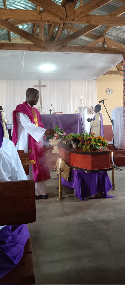Despite being unwell, Fr. Petros Mwale has celebrated two Masses today at Holy Trinity Parish Mzimba. For the love of Christ, for the love of God's own people 🙏🙏