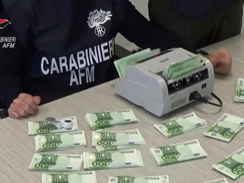 🇮🇹 Italian police arrested 62 suspects they suspect to be involved in the forgery of more than six million euros in complex counterfeit banknotes. The Naples-based organized crime syndicate peddled its notes across the continent. For more: occrp.org/en/daily/18639…