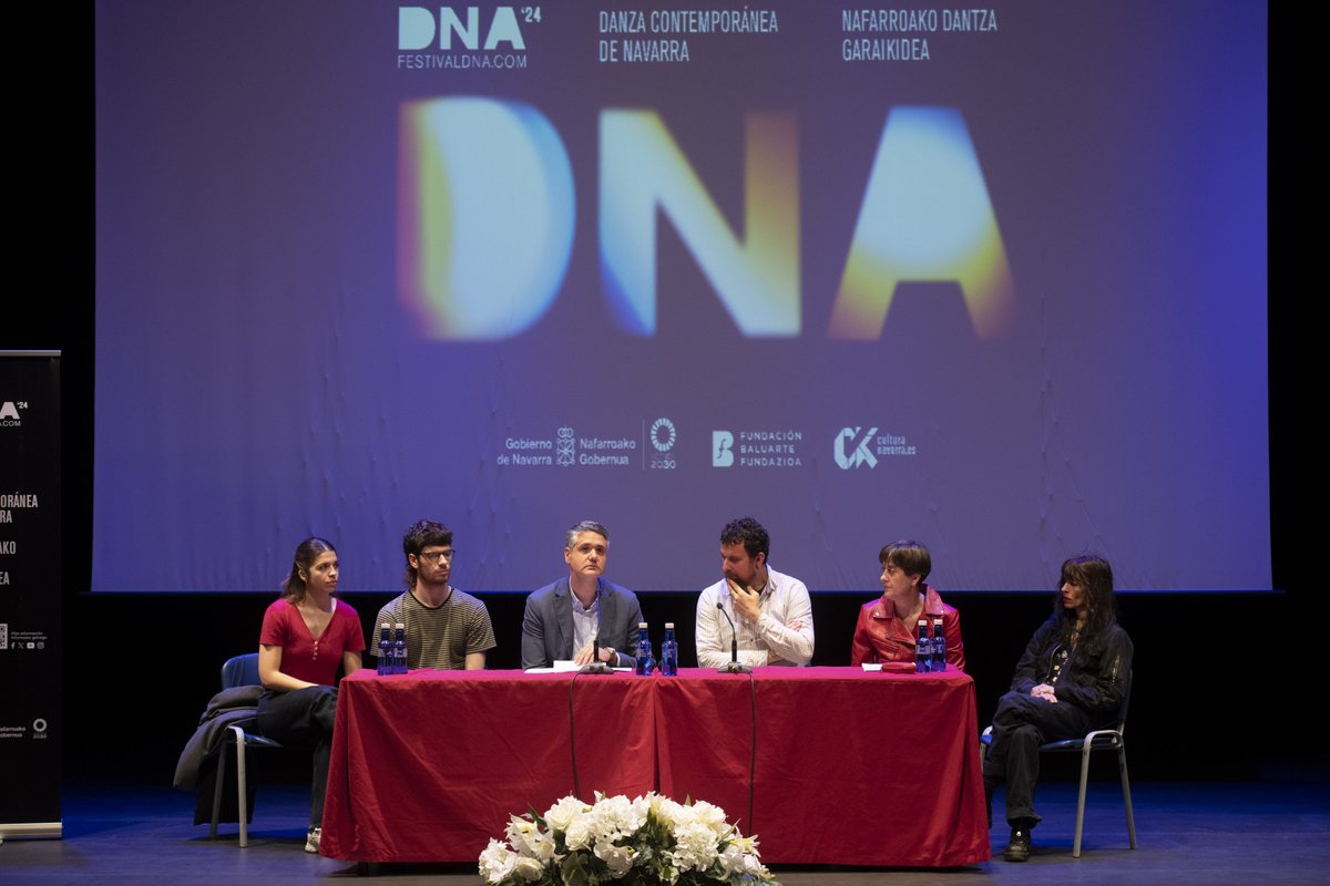 Nafarroak dantza garaikidea lurralde osoan ikusgai jarri du DNA 2024ren edizio berri batean ➡️Programa apirilaren 12an hasiko da 18 erakustaldirekin eta lau egoitza artistikorekin, ikerketa-tailerrekin eta flashmob-ekin jarraituko du @cultura_na 🔗navarra.es/eu/-/prentsa-o…