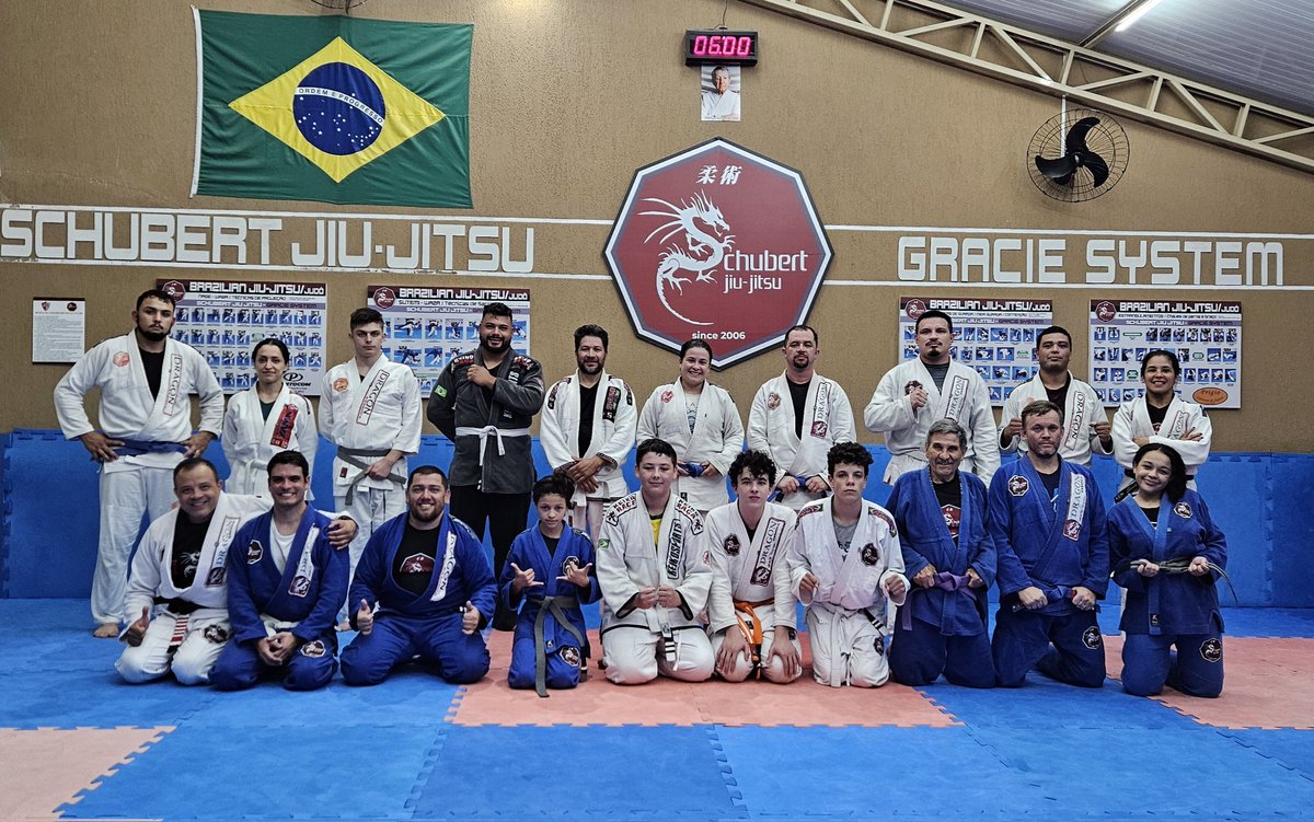 Treino da noite de terça-feira dia 10/04/2024.
Schubert Jiu-Jitsu Curitiba Gracie System. 
Venha fazer uma aula experimental. Informações WhatsApp 41 99950-5026
#gratidaoJesus #jiujitsugracie #jiujitsucuritiba #jiujitsu #GracieJiujitsu #graciesystem #MarcosSchubert #Schubert