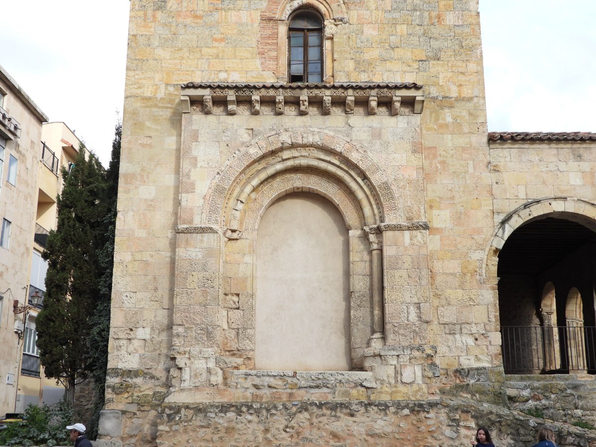 Fachada occidental de la iglesia de San Clemente de Segovia. 
.
#segovia #romanico #arte #historia #CastillayLeón