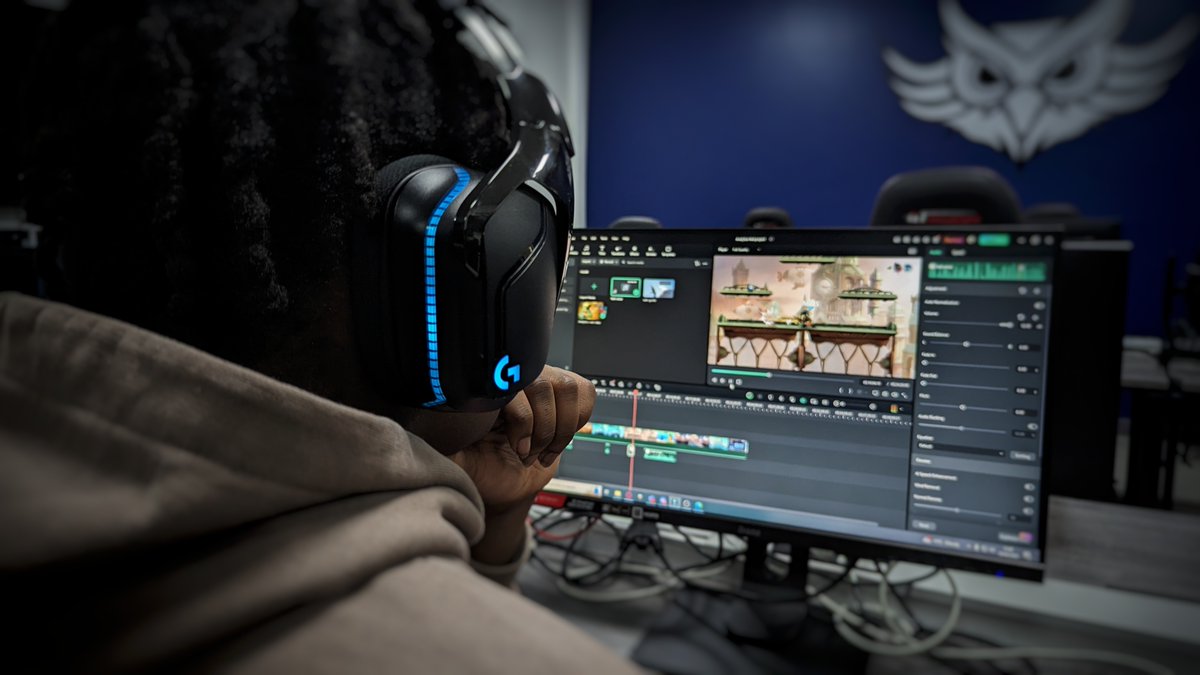 𝗜𝗡𝗦𝗜𝗗𝗘 𝗧𝗛𝗘 𝗘𝗦𝗣𝗢𝗥𝗧𝗦 𝗖𝗢𝗨𝗥𝗦𝗘! Great to see Seb one of our #Esports students editing a @Brawlhalla video as part of the Esports Skills, Strategies and Analysis unit on the @PearsonBTECAppr Esports Course.