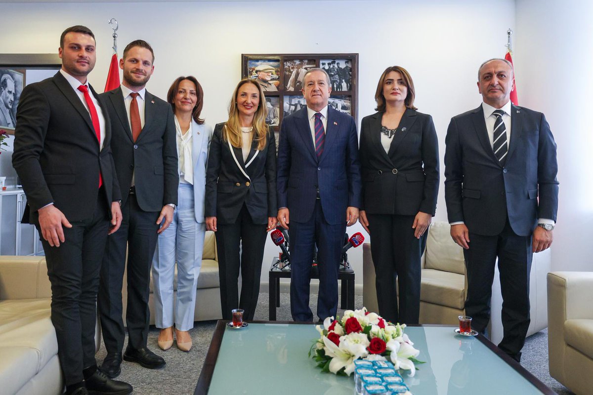 Genel Başkan Yardımcımız Sn. Sadir Durmaz, MYK Üyemiz Sn. Doç. Dr. Esma Özdaşlı ve MYK Üyemiz Sn. Fatih Çetinkaya; DSP, AK Parti, Yeniden Refah Partisi ve CHP heyetlerini ziyaret ederek bayramlaştılar.