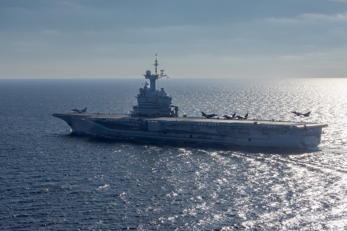 #France’s #CharlesdeGaulle 🇫🇷 is coming under #NATO command for the 1st time, reflecting our shared commitment to cooperation & interoperability. This warship keeps vital sea lanes open & secure, increasing NATO’s vigilance in the Mediterranean Sea #WeAreNATO