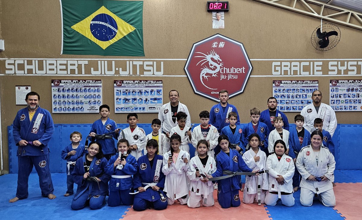 Treino das crianças de terça-feira dia 10/04/2024.
Schubert Jiu-Jitsu Curitiba Gracie System. 
Venha fazer uma aula experimental. Informações WhatsApp 41 99950-5026
#gratidaoJesus #jiujitsugracie #jiujitsucuritiba #jiujitsu #GracieJiujitsu #graciesystem #MarcosSchubert #Schubert