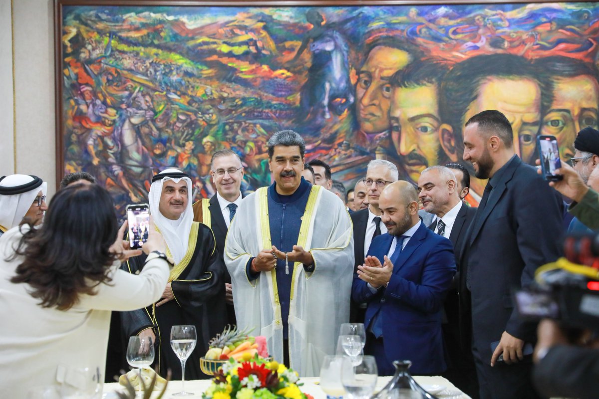 Contento de haber compartido en el Palacio Presidencial de Miraflores con mis hermanos y hermanas de la Comunidad Musulmana en Venezuela. Estamos construyendo juntos un mundo mejor. El Ramadán este 2024, estuvo marcado por la tragedia y el genocidio contra el pueblo palestino,…