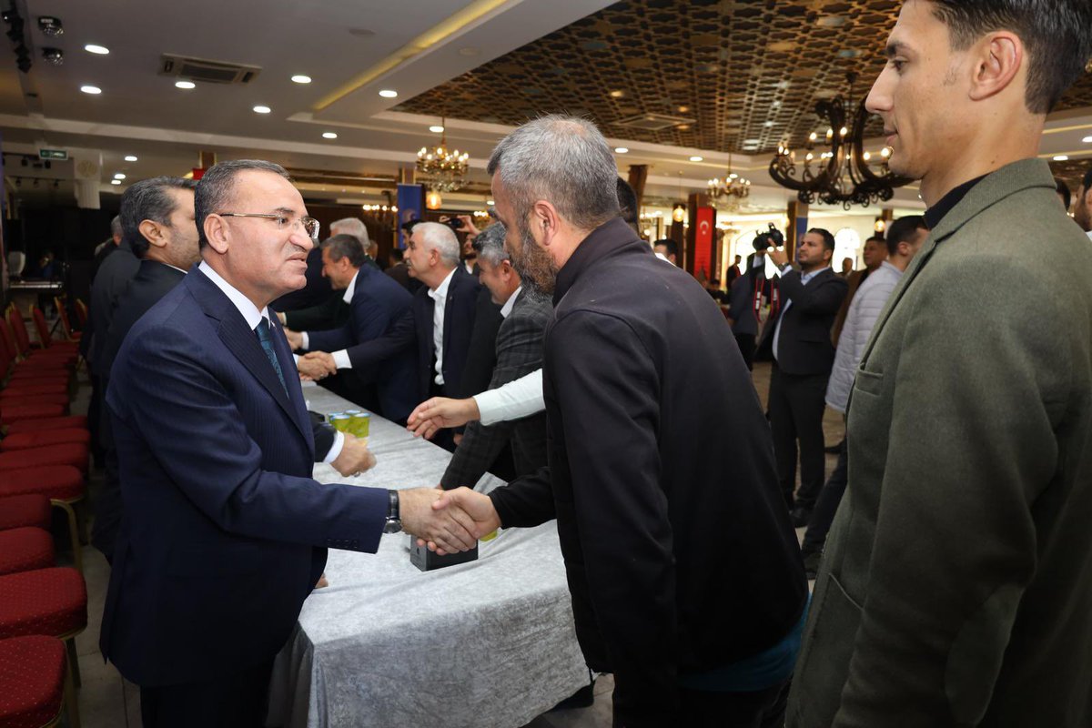bybekirbozdag's tweet photo. Ak Parti Şanlıurfa İl Başkanlığımız tarafından düzenlenen bayramlaşma programında Şanlıurfa’lı hemşehrilerimiz ve teşkilat mensuplarımız ile bayramlaştık. 

Şanlıurfalı hemşehrilerimizin Ramazan Bayramını bir kez daha tebrik ediyorum.

Her zaman Şanlıurfa ve Şanlıurfalı hemşehrilerimiz ile biriz ve beraberiz.