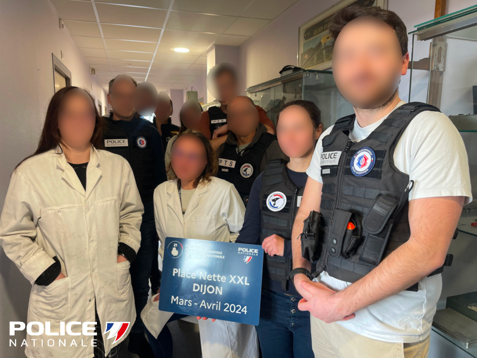 [#OpérationPlaceNetteXXL] : merci aux policiers de #Dijon de la Police Technique et Scientifique pour leur engagement dans le cadre de ces opérations. Notre mission, #Protéger.